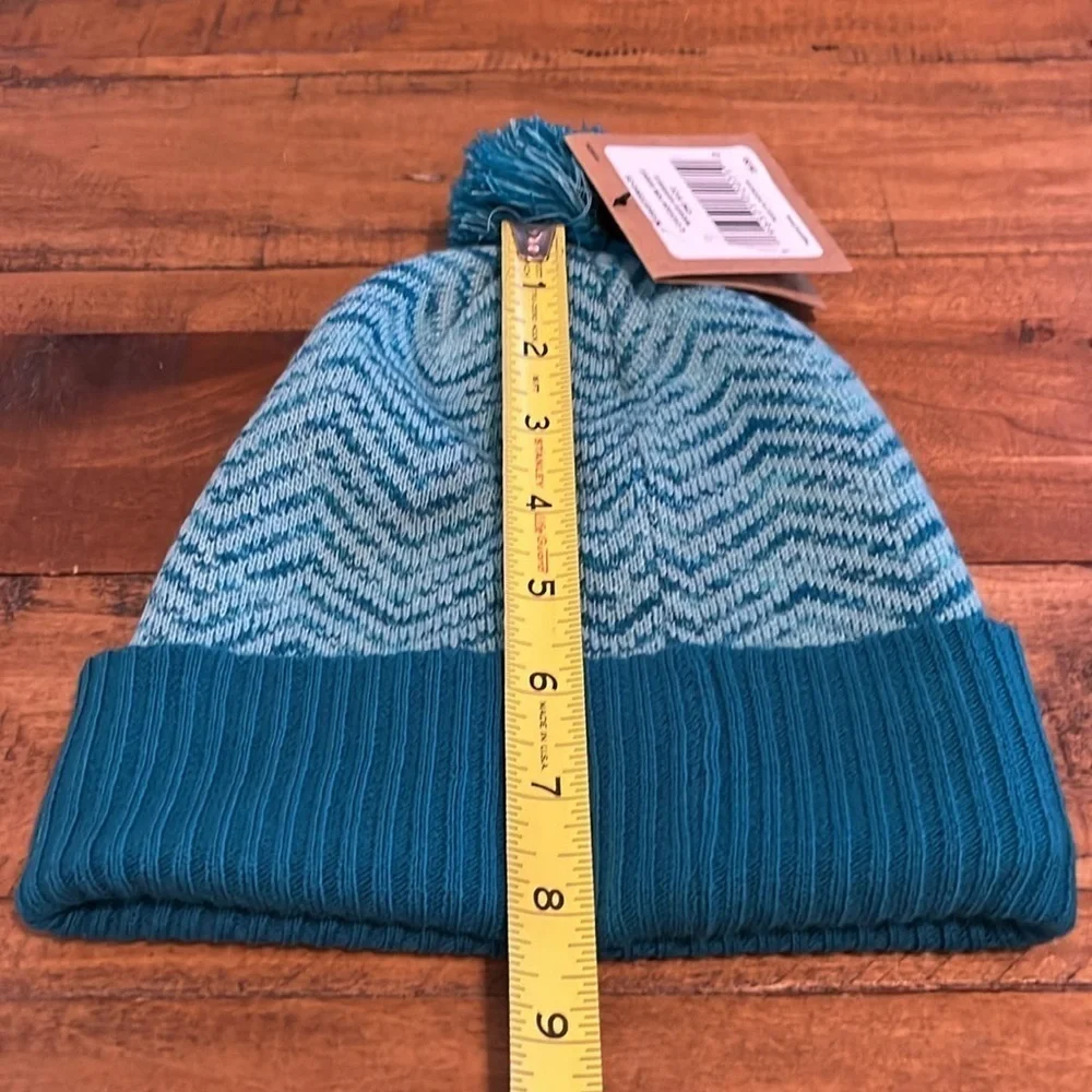 The North Face Kids snow hat, turquoise color, fleece lined. NWTS